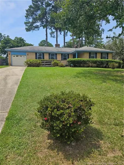 809 Dandridge Dr, Fayetteville, NC 28303