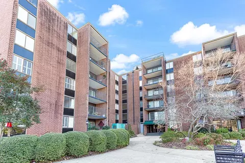 1100 Clarendon St #209, Fayetteville, NC 28305