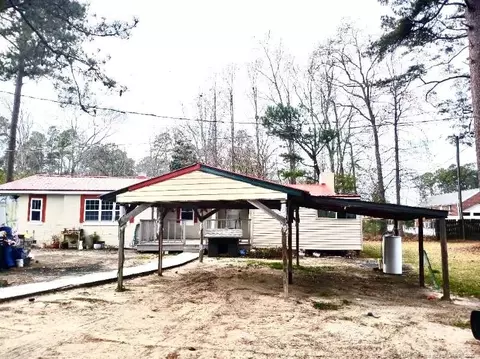 833 W Prospect Ave, Raeford, NC 28376