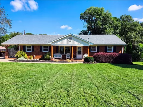 10 Spruce Pine Dr, Belmont, NC 28012