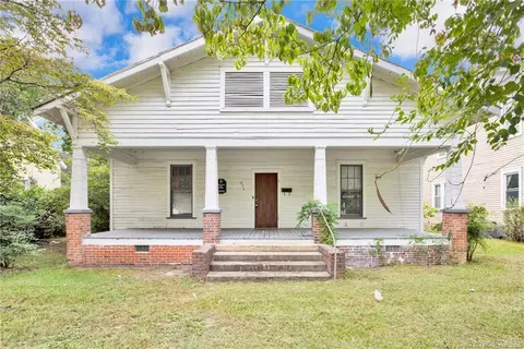 211 N Elm St, Maxton, NC 28364