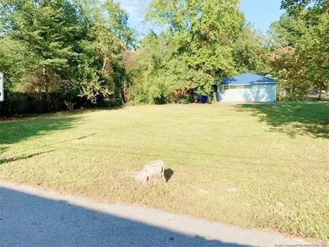 214 Lee St, Spring Lake, NC 28390