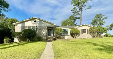 609 Roundtree Dr, Fayetteville, NC 28303