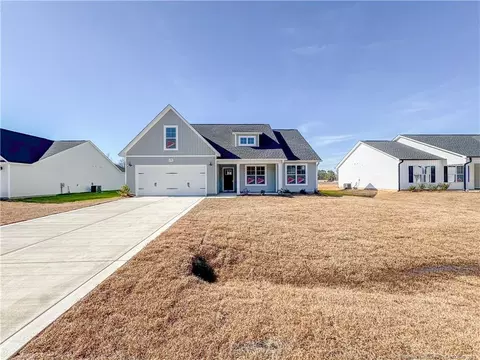 290 Guard Ln, Parkton, NC 28371