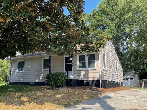 922 Rochester Dr, Fayetteville, NC 28305