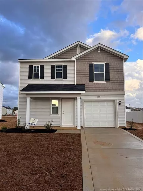 126 Arlington Dr, Raeford, NC 28376