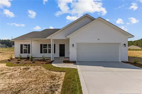 189 Orchard Ln, Parkton, NC 28371