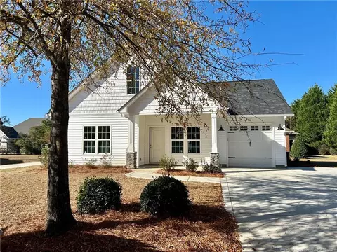 102 Oak Point Cir W, Lumberton, NC 28358
