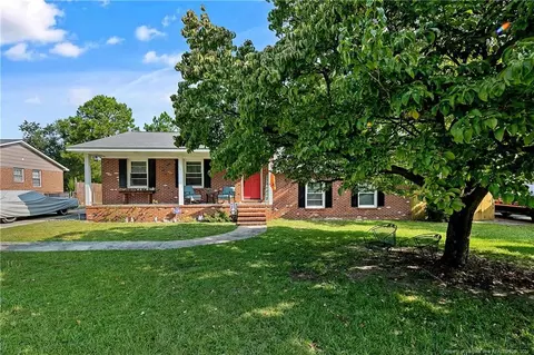 3838 Sturbridge Dr, Hope Mills, NC 28348