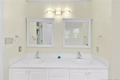 Bath - 451 Senter Ln, Bunnlevel, NC 28323 photo 10 of 12