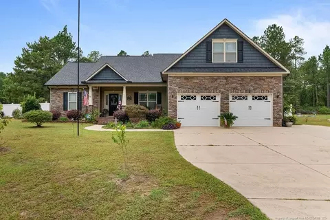 11 Woods Edge Dr, Dunn, NC 28334