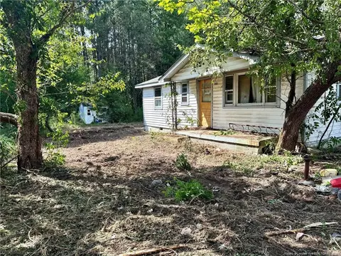 725 Barnes Dr, Spring Lake, NC 28390