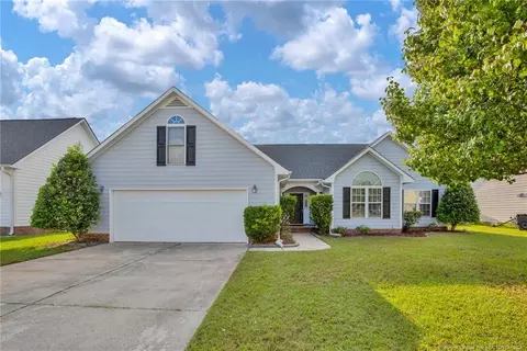 1020 Thistle Gold Dr, Hope Mills, NC 28348