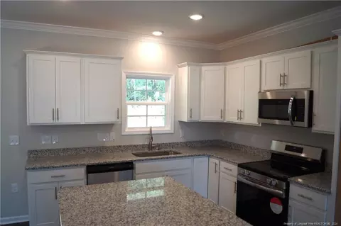 Kitchen - 124 Knotts Berry Rd, Bunnlevel, NC 28323 photo 6 of 10