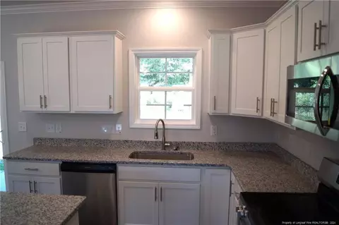 Kitchen - 124 Knotts Berry Rd, Bunnlevel, NC 28323 photo 8 of 10
