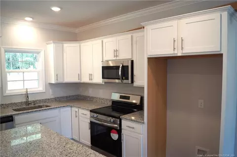 Kitchen - 124 Knotts Berry Rd, Bunnlevel, NC 28323 photo 4 of 10