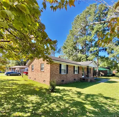 136 E Shaw St, Red Springs, NC 28377