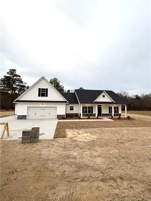 159 Woodpecker Pl, Raeford, NC 28376
