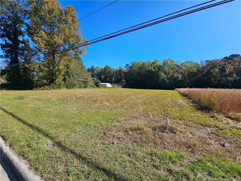902 Stake Rd, Tabor City, NC 28463
