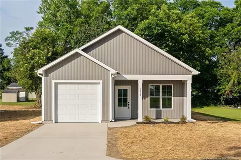 1018 E Harnett St, Dunn, NC 28334