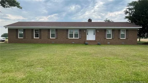 1424 Pope Rd, Clinton, NC 28328