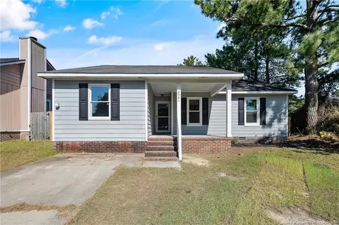 2541 Sourwood Dr, Fayetteville, NC 28301
