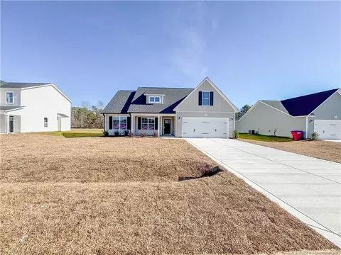 239 Guard Ln, Parkton, NC 28371