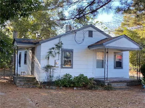 1815 Harris St, Fayetteville, NC 28301