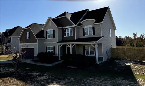871 Highgrove Dr, Spring Lake, NC 28390