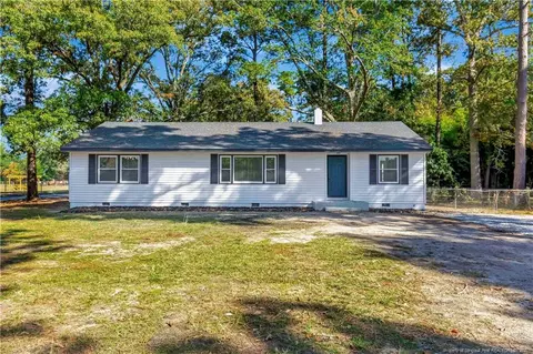 208 Carolina St, Maxton, NC 28364