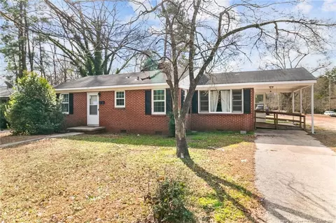 327 E Vance St, Laurinburg, NC 28352