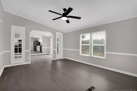 564 E Mcrainey Rd, Saint Pauls, NC 28384 photo 6