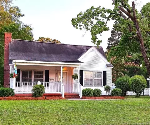 307 W 2nd Ave, Red Springs, NC 28377