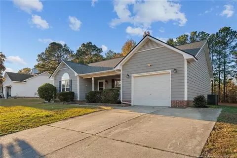 461 Northwoods Dr, Raeford, NC 28376