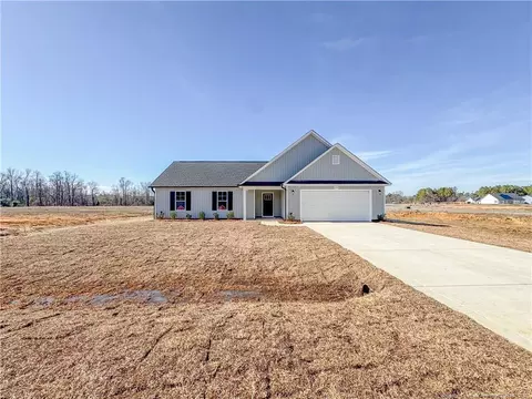 230 Guard Ln, Parkton, NC 28371