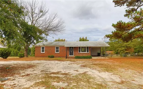 208 Odell Rd, Spring Lake, NC 28390