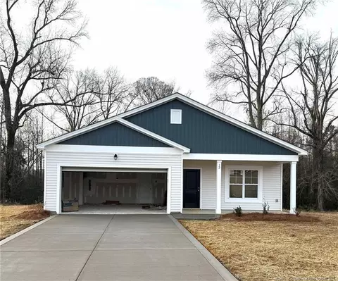 32 Glencove Dr, Lumberton, NC 28360
