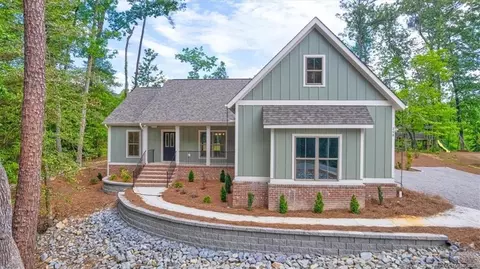208 Lakeview Dr, Whispering Pines, NC 28327