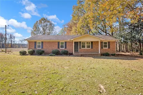 2700 Callie Rd, Fayetteville, NC 28312