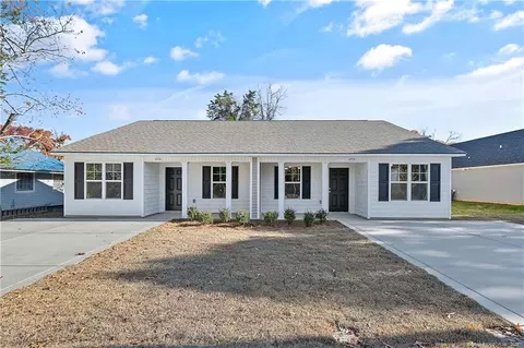 127 S Sixth St, Spring Lake, NC 28390