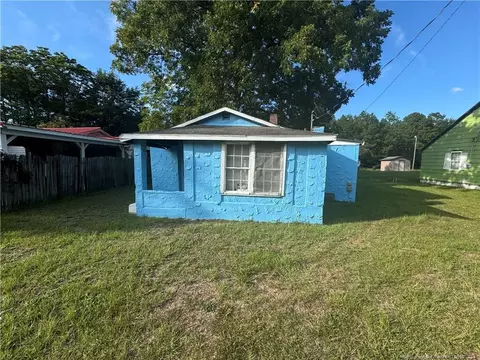 421 Stevens St, Raeford, NC 28376