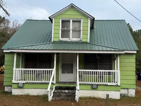 425 Stevens St, Raeford, NC 28376