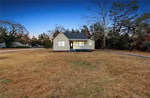 226 N Dickson St, Raeford, NC 28376
