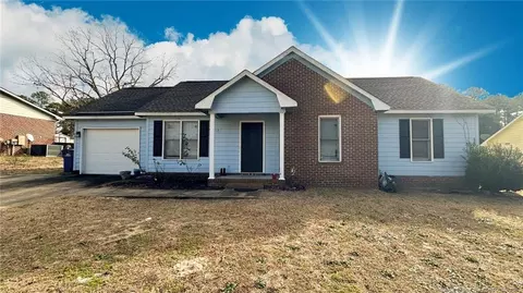 105 Berwick Dr, Raeford, NC 28376