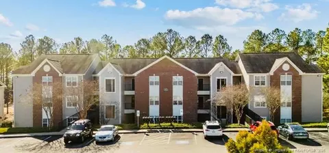 62 Gallery Dr #204, Spring Lake, NC 28390