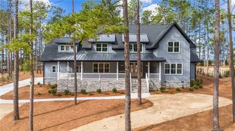 130 Kings Ridge Ct, Southern Pines, NC 28387