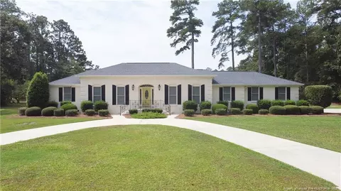 305 Glasgow Dr, Lumberton, NC 28358