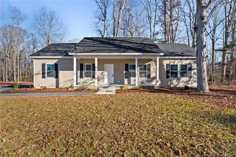 100 Holmes Ln, Robbins, NC 27325