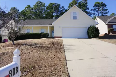 808 Bramblegate Rd, Hope Mills, NC 28348
