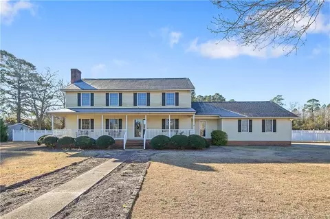 821 W Shaw St, Saint Pauls, NC 28384